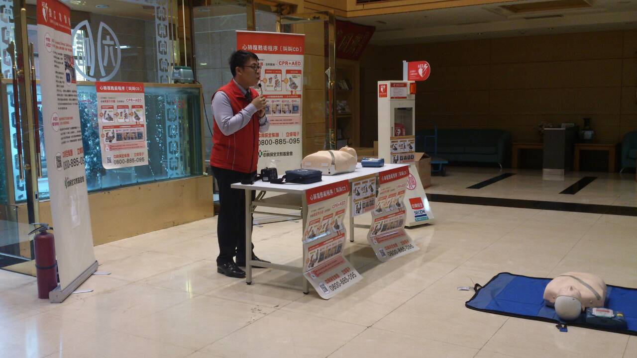 立偉電子講師正在為學員們上課